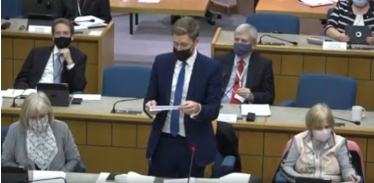 Cllr Cope reads out of the letter from Nick Prescott, leader of RBC